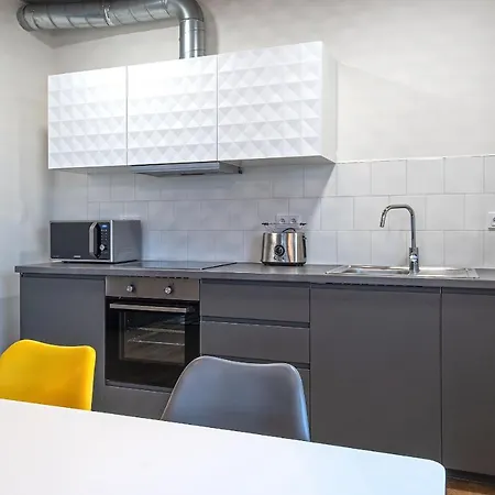 7 Ruzyne Apartment Prague